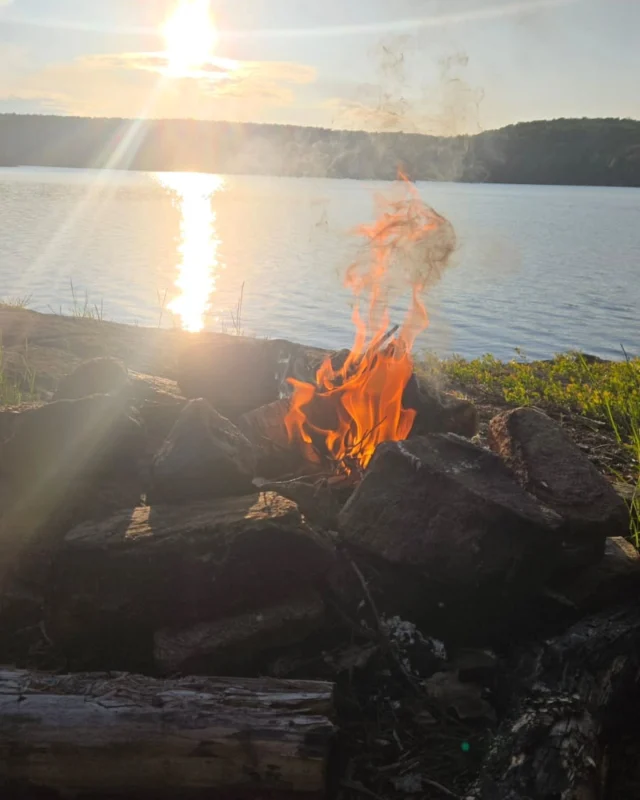 Perfect Father’s Day! Campfire with sunset views, with some fun fishing. All from Park and Paddle campsite Havelock #3 this evening!

📸 @andylegge24 Happy Father's Day!

#canoecamping #canoecampsite #paddleincampsites #interiorcamping #backcountrycamping #fathersday #boatincamping #Haliburtonforest #myhaliburtonhighlands #comewander #ontarioshighlands #paddle #fishing #bassfishing