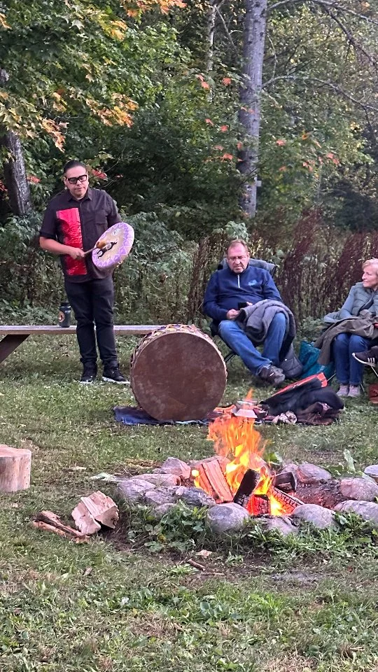 Chi-Miigwetch @j.bigcanoe for leading us through ceremony last night around the fire and a medicine hike with @tegsadventure this morning along Chessel's Pond. All for the @hikehaliburton Festival.

Couldn't have asked for better weather, company, and such positive vibes.

#hikehaliburton #myhaliburtonhighlands #haliburtonforest #hikeontario #comewander #discoveron